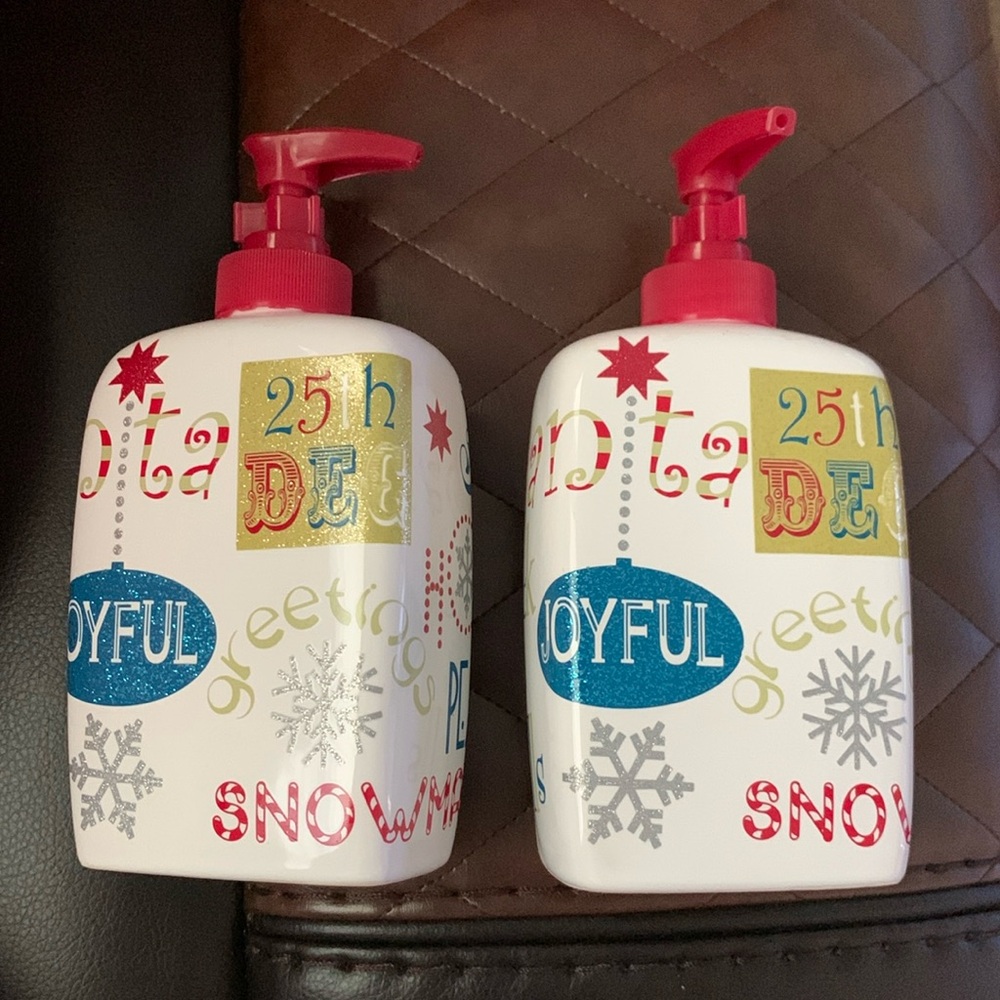 NWT set of 2 Christmas liquid soap dispensers